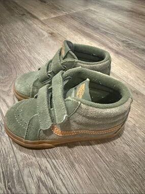 EUC Vans High-Top Sneakers